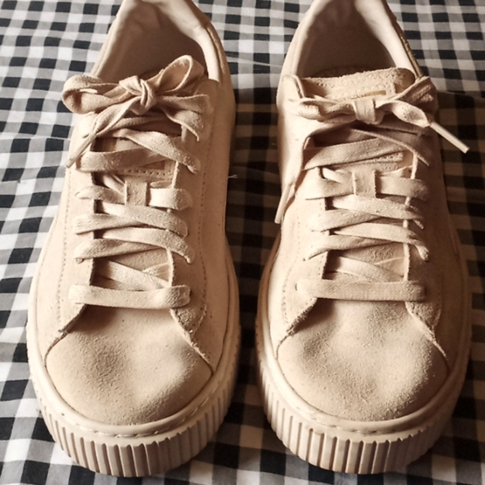 Woman sneaker